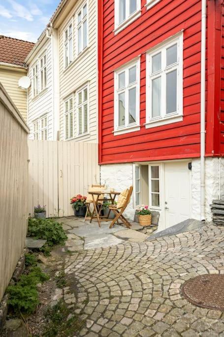Vila Det Lille Rode Huset Ved Floibanen Bergen Exteriér fotografie