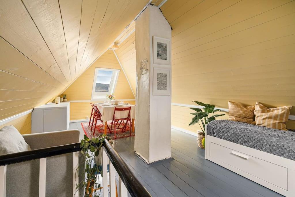 Vila Det Lille Rode Huset Ved Floibanen Bergen Exteriér fotografie