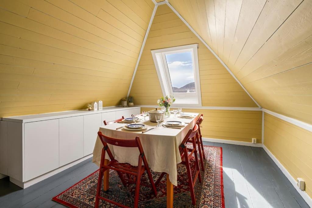Vila Det Lille Rode Huset Ved Floibanen Bergen Exteriér fotografie