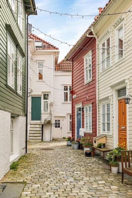 Vila Det Lille Rode Huset Ved Floibanen Bergen Exteriér fotografie