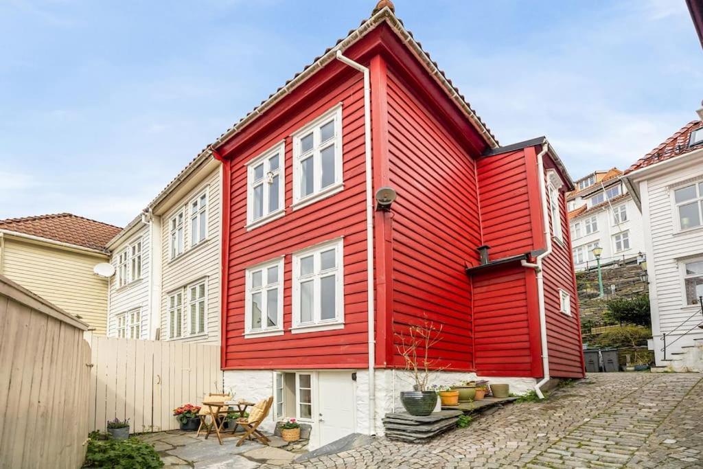 Vila Det Lille Rode Huset Ved Floibanen Bergen Exteriér fotografie